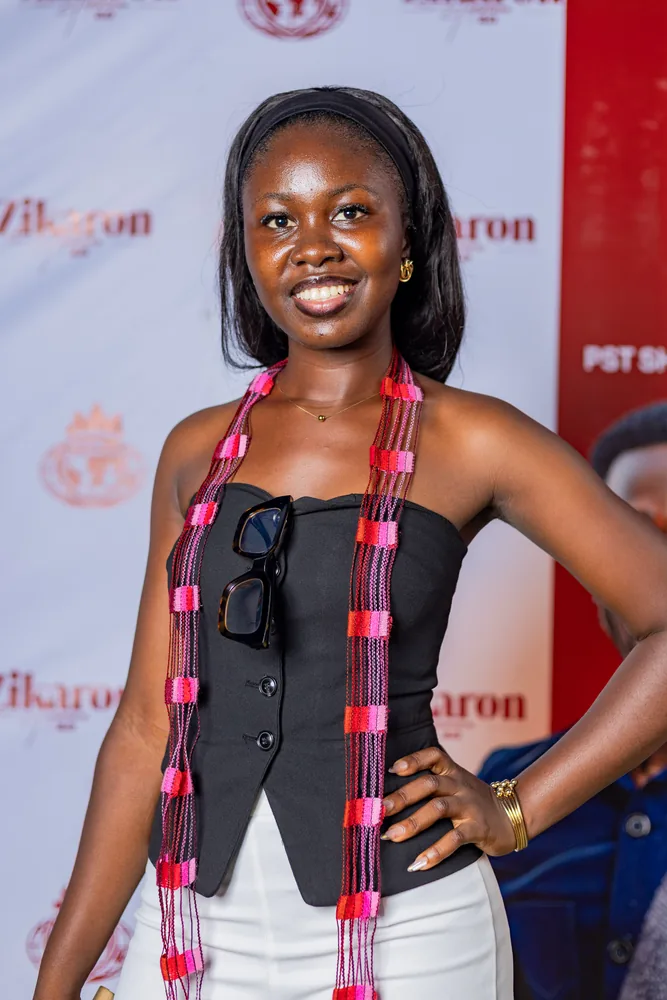 Evening Chic - Solo Gala Guest